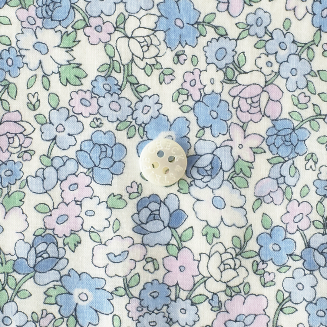 なめらかコットンローン花柄　ホワイト×ブルー系