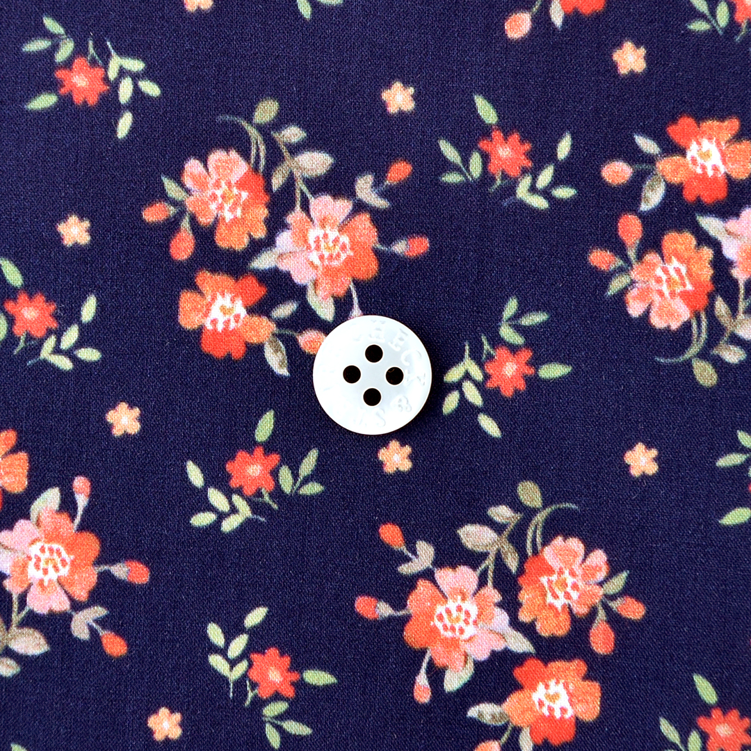 リバティプリントラミネート　Magdalena Posy ◎J23A(ネイビー地にオレンジ系)