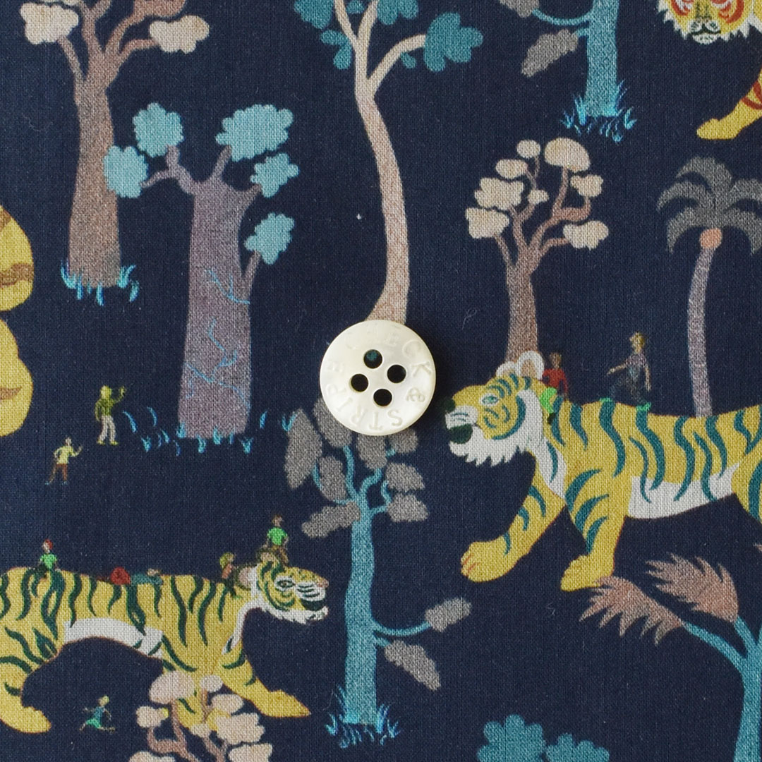 リバティプリント　Tigers Touring C