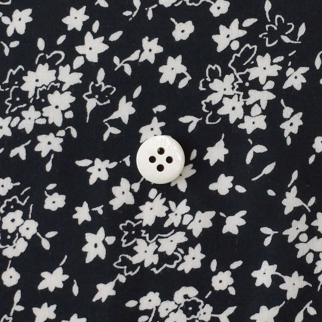 リバティプリント　Altona ZE(ブラック地に白)