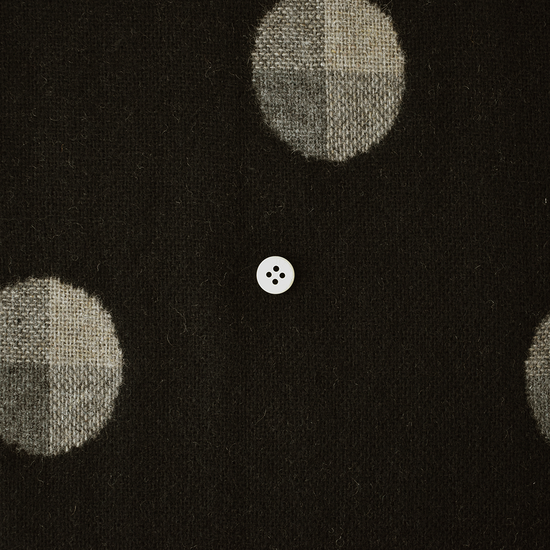 (大特価20％OFF)ウール二重織りリバージャカード ドット柄　ブラック系