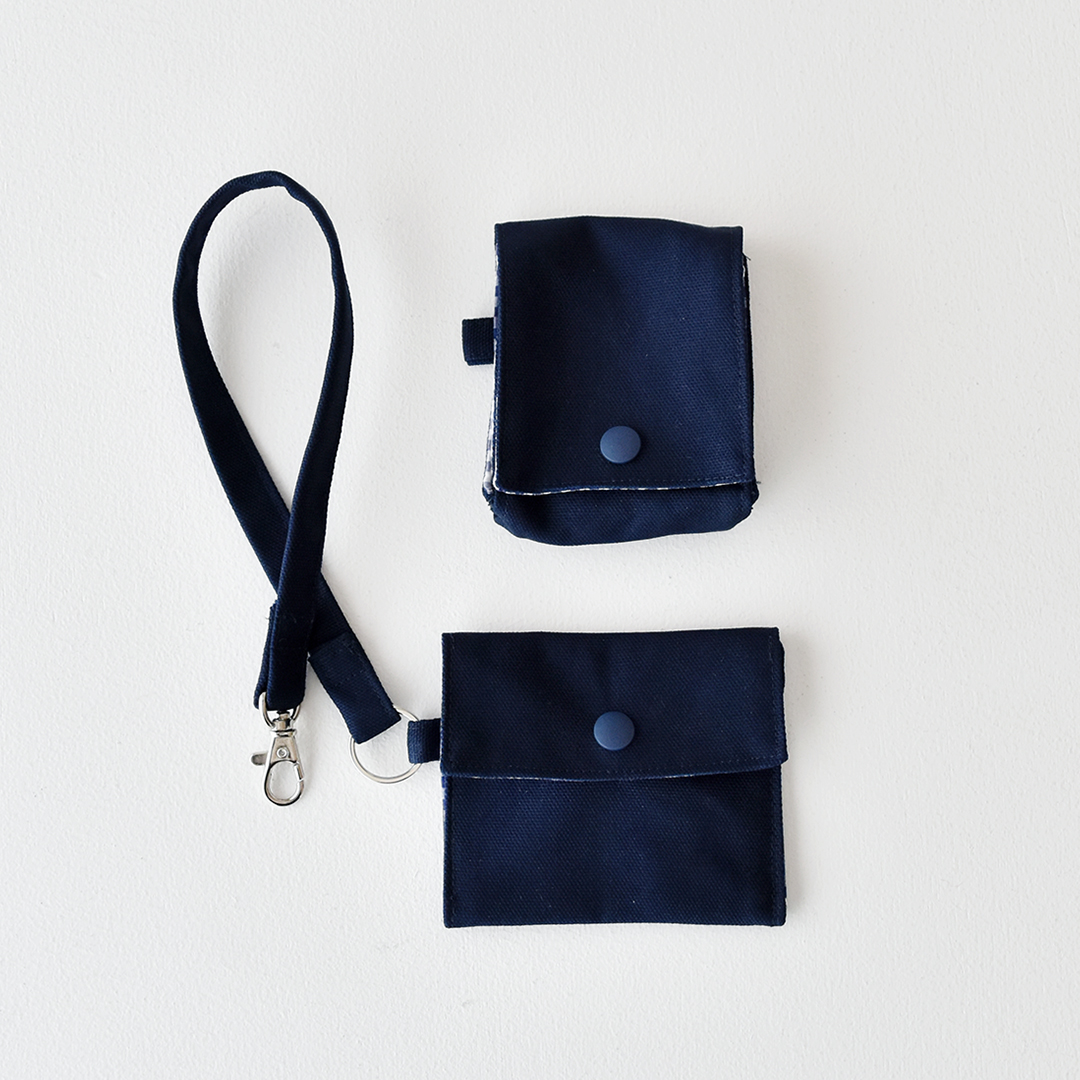 イヤホンケースとカードケースのキット　ネイビーのセット