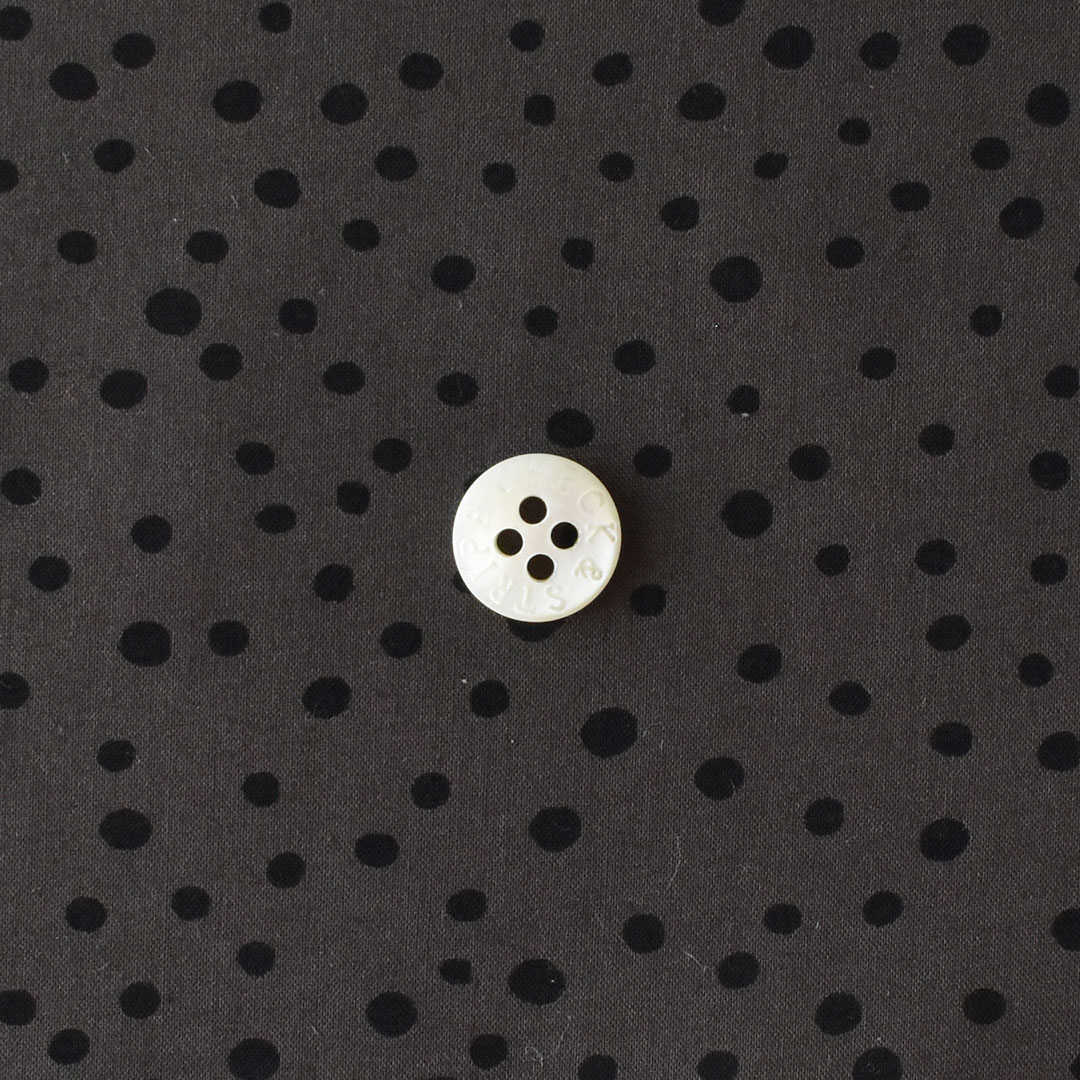 リバティプリントラミネート Fenton　◎J26A(シックブラウンにブラック)