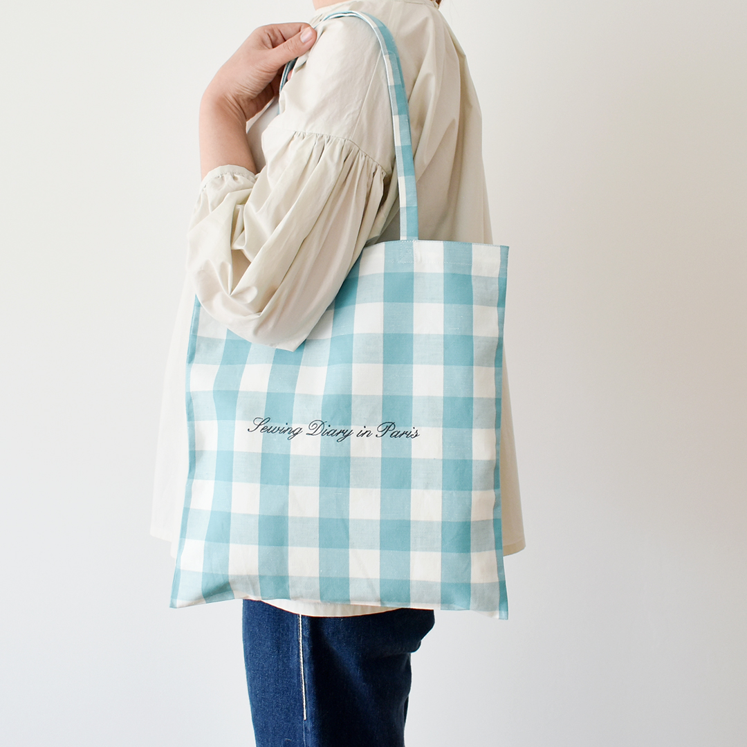 ぽこぽこウール刺繍と猫さんブローチのバッグ - バッグ(女性用)