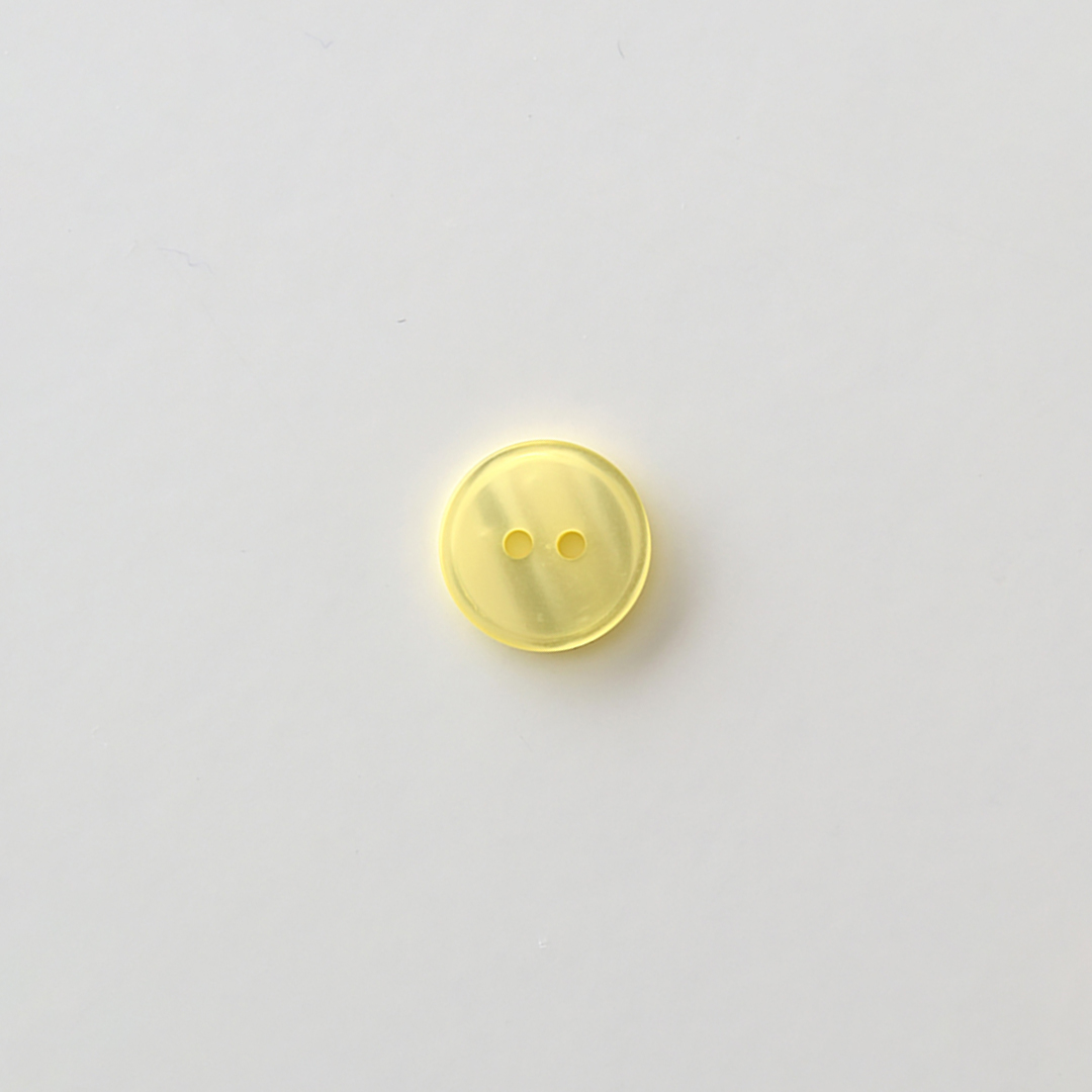 フランスのシンプル二つ穴ボタン　イエロー