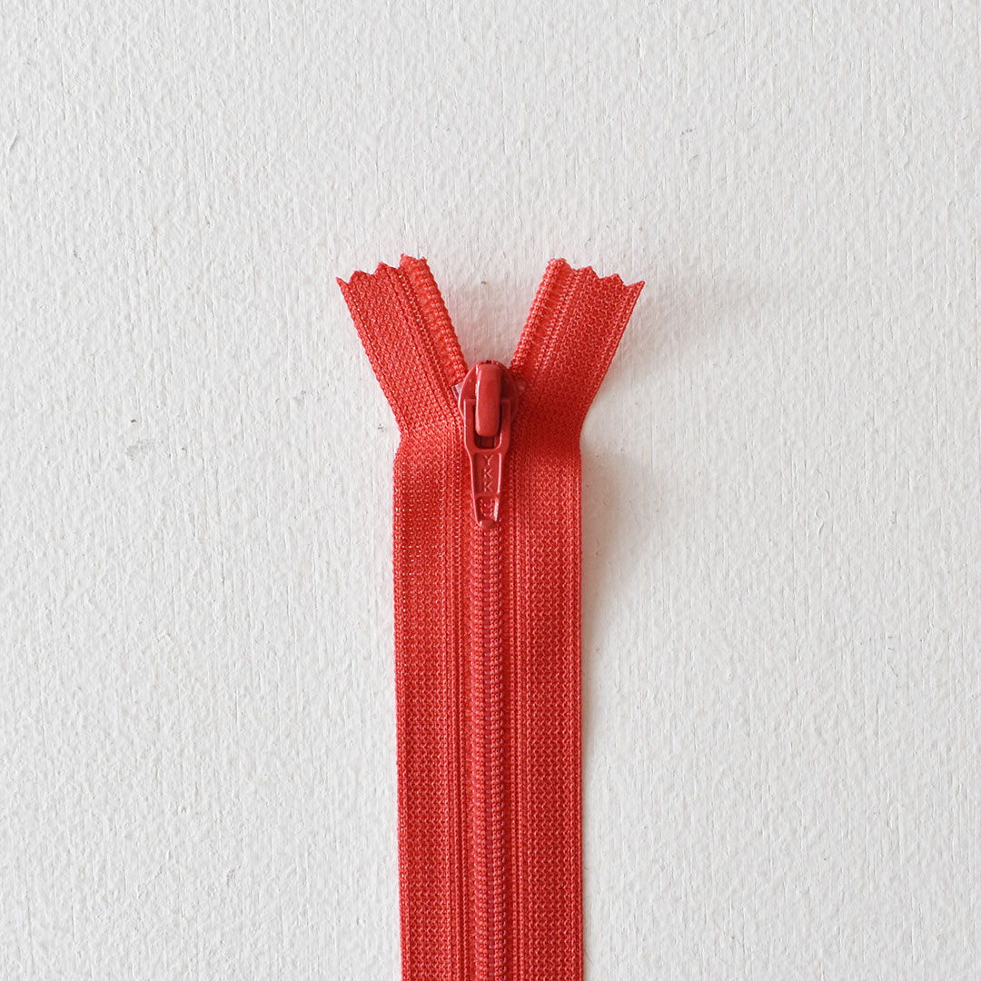 フラットニットファスナー 20cm　ブリックレッド
