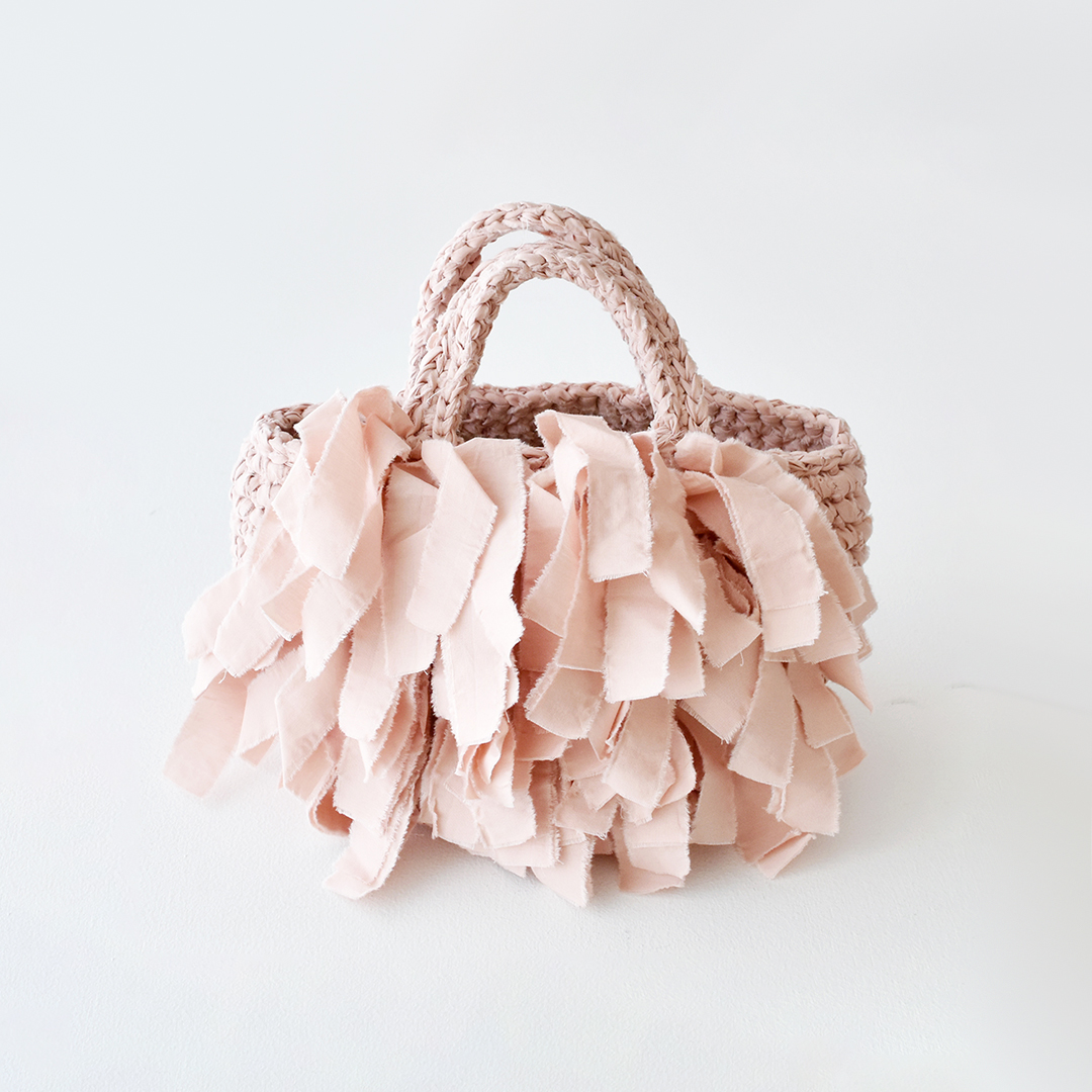 河村美琴 sakiami bag  FRINGE TOTE BAG MP size　ストロベリークリーム