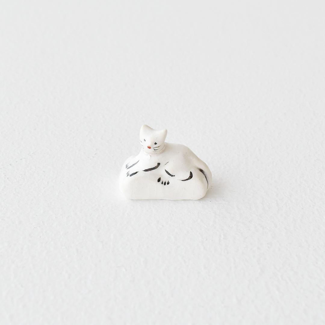 にしおゆき 陶器のフェーブ 猫と本　白猫