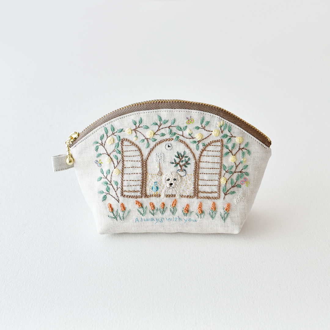 中島まどか あなたのためだけに手刺繍で仕上げるポーチ 窓辺 イエロー×オレンジのお花　1匹の刺繍