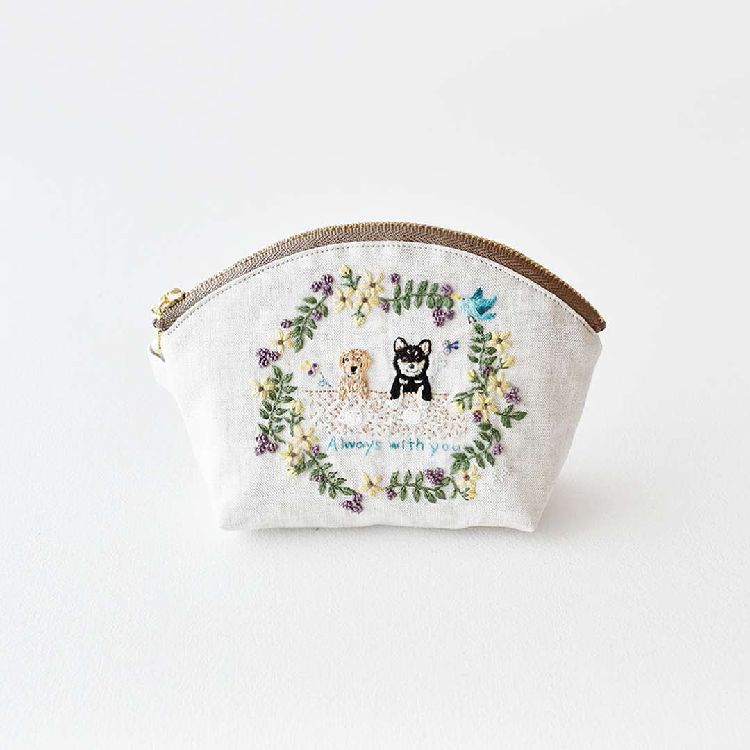 中島まどか あなたのためだけに手刺繍で仕上げるポーチ リース イエロー×パープルのお花　3匹の刺繍
