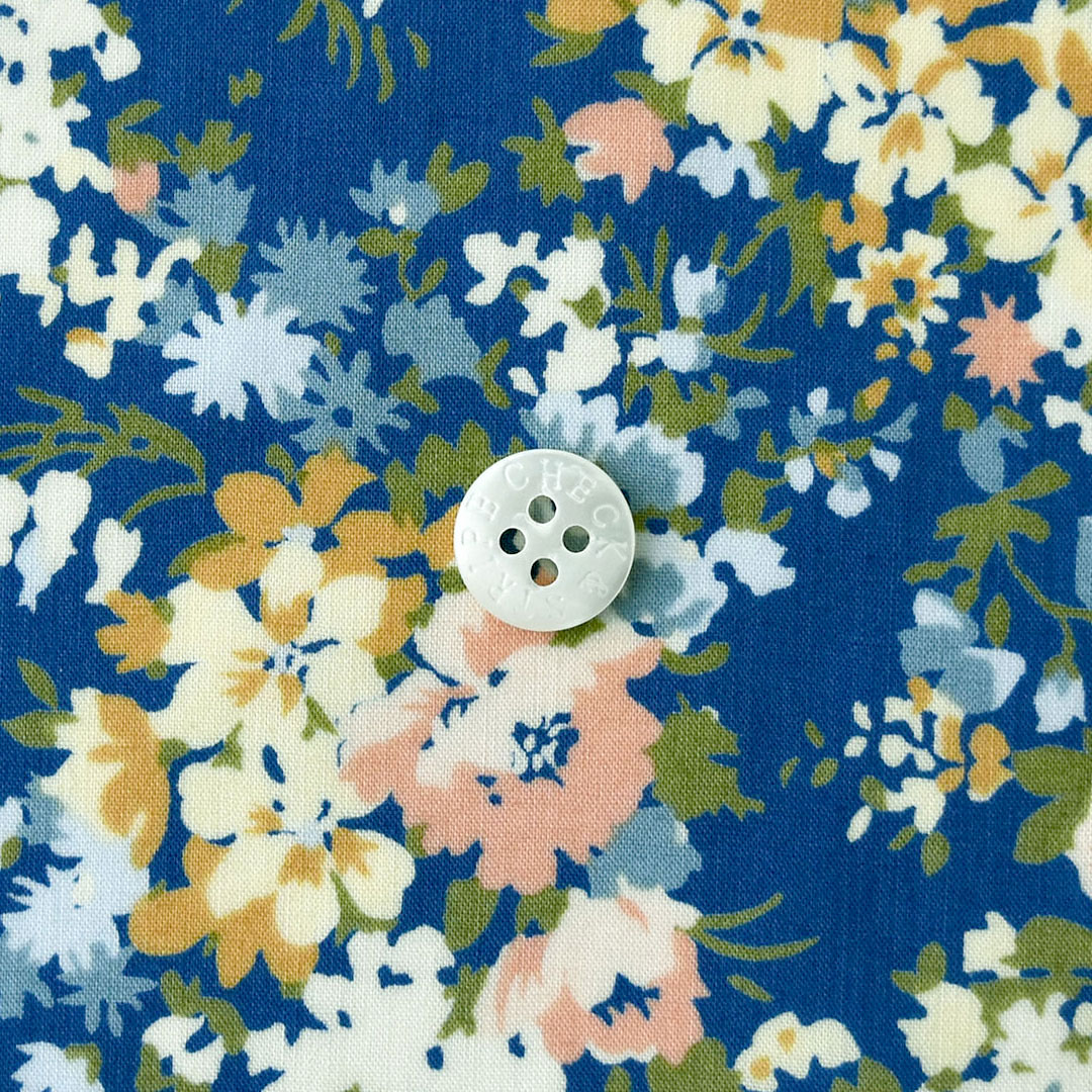 リバティプリント　Makindra CE(ブルー地)