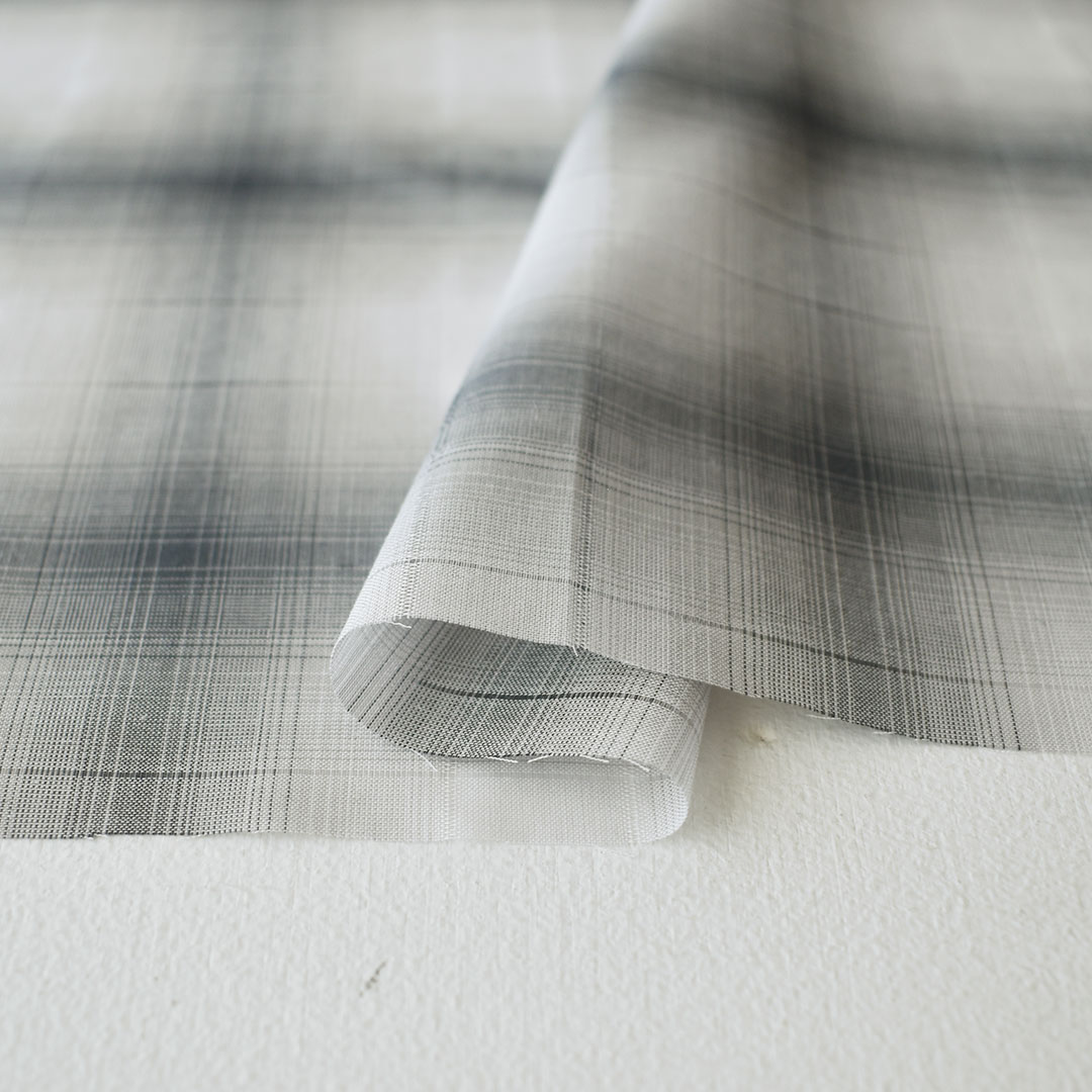(特価)ちょっと幅広透け感のある薄手のチェック　グレー