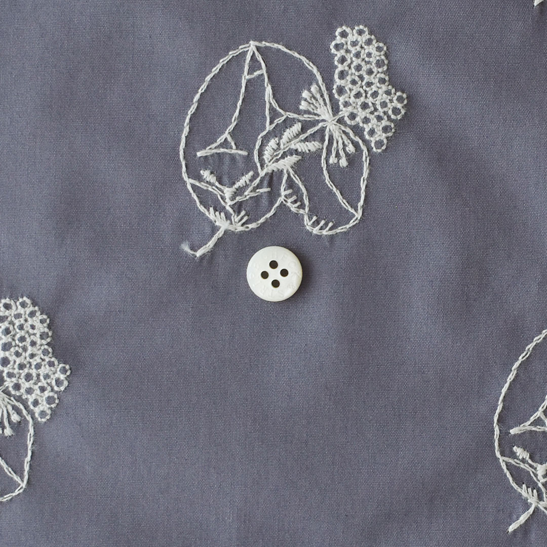 C&S海のブロードに刺しゅうの布「flower and rabbit」(レシピ付き)　グレイッシュラベンダーにペールグレー