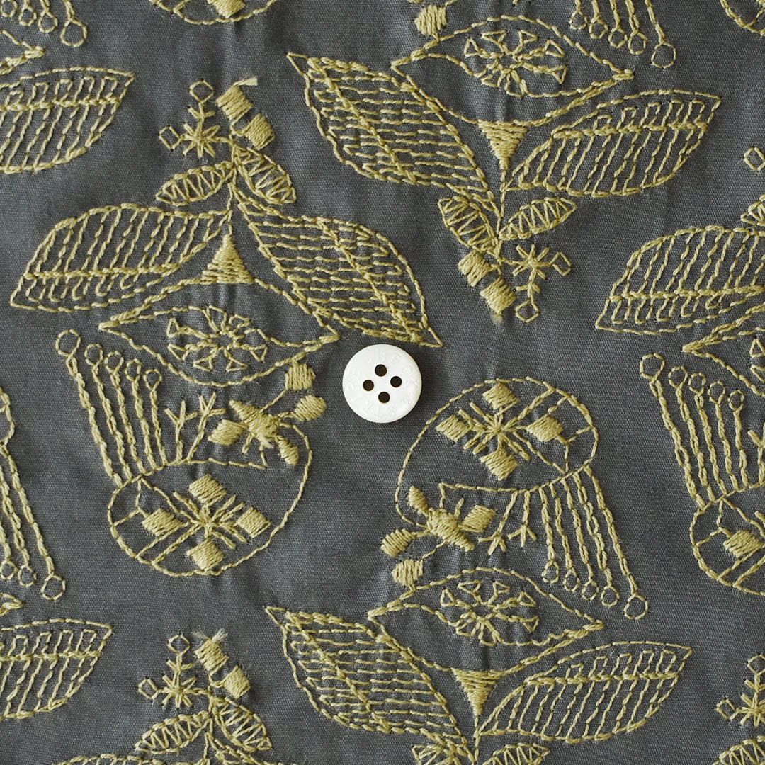 C&S海のブロードに刺しゅうの布「beautiful friendship」(レシピ付き)　チャコールグレーにオリーブ