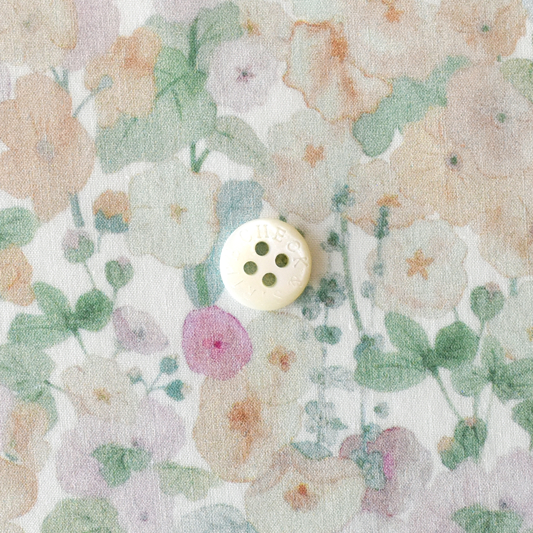 リバティプリント　Hollyhocks  ◎J24L(ペールトーン系)