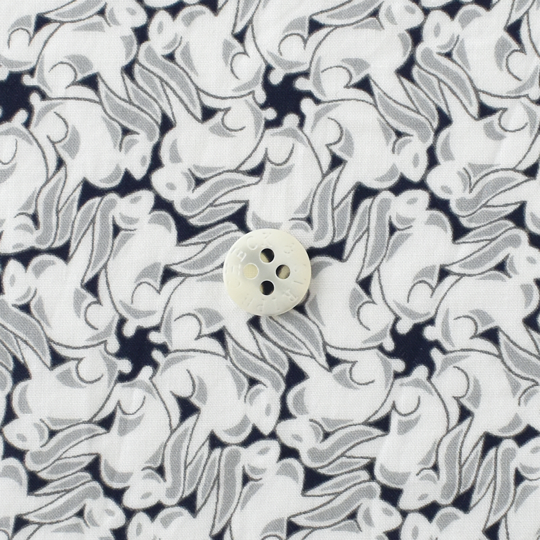 リバティプリント　Tumbling Tails ◎J23B(ネイビー)